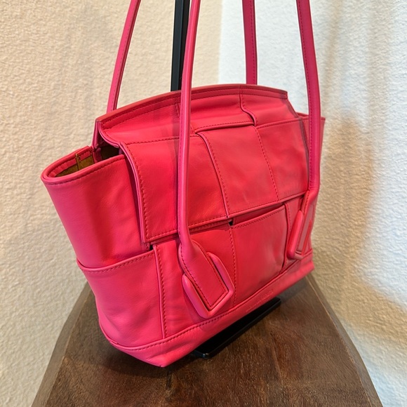 BOTTEGA VENETA Arco Intrecciato Leather Tote Bag in Pink Authentic - Picture 3 of 17